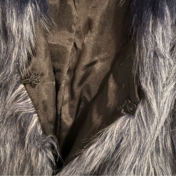 Venus Multicolor Faux Fur Jacket. Size 4 - Picture 4 of 6